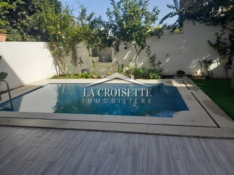 Triplex S+6 avec piscine à Gammarth